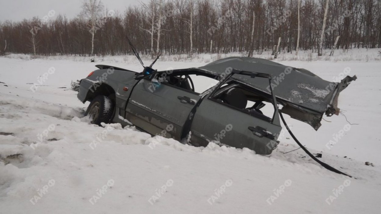 На трассе Орск — Гай пополам разорвало ВАЗ-2114 - Орск: Orsk.ru