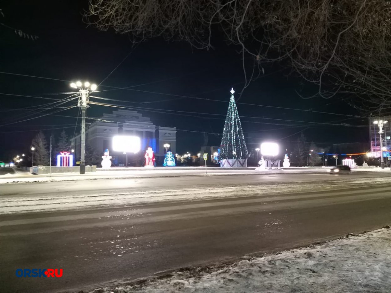 фото комсомольская площадь орск