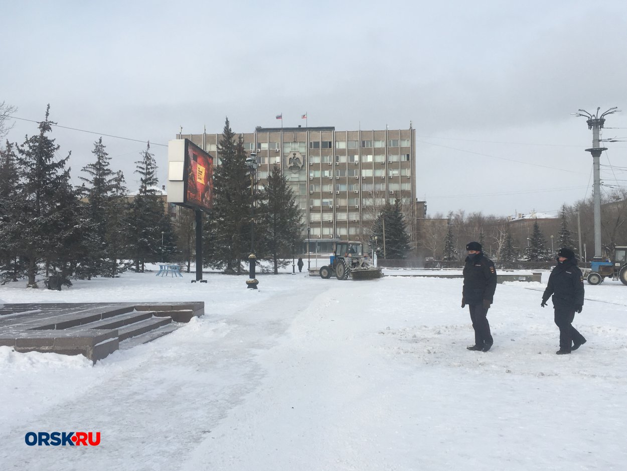 фото комсомольская площадь орск