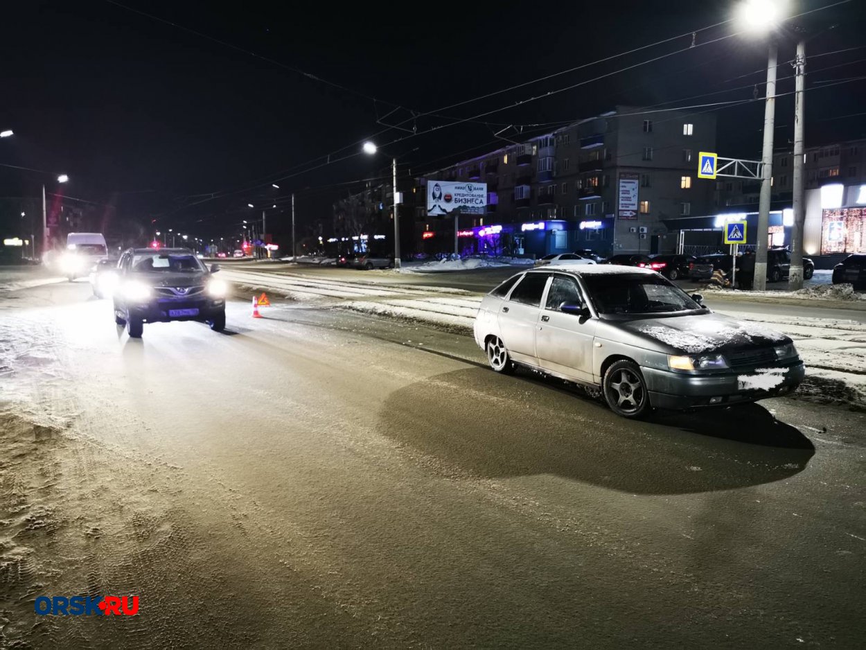 В Орске в районе остановки «Луч» ВАЗ-2112 сбил женщину - Орск: Orsk.ru