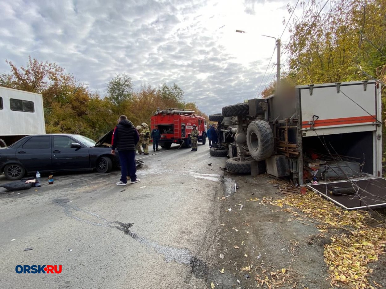 В Орске произошло серьёзное ДТП на Крайней: пострадали водитель и пассажир  - Орск: Orsk.ru