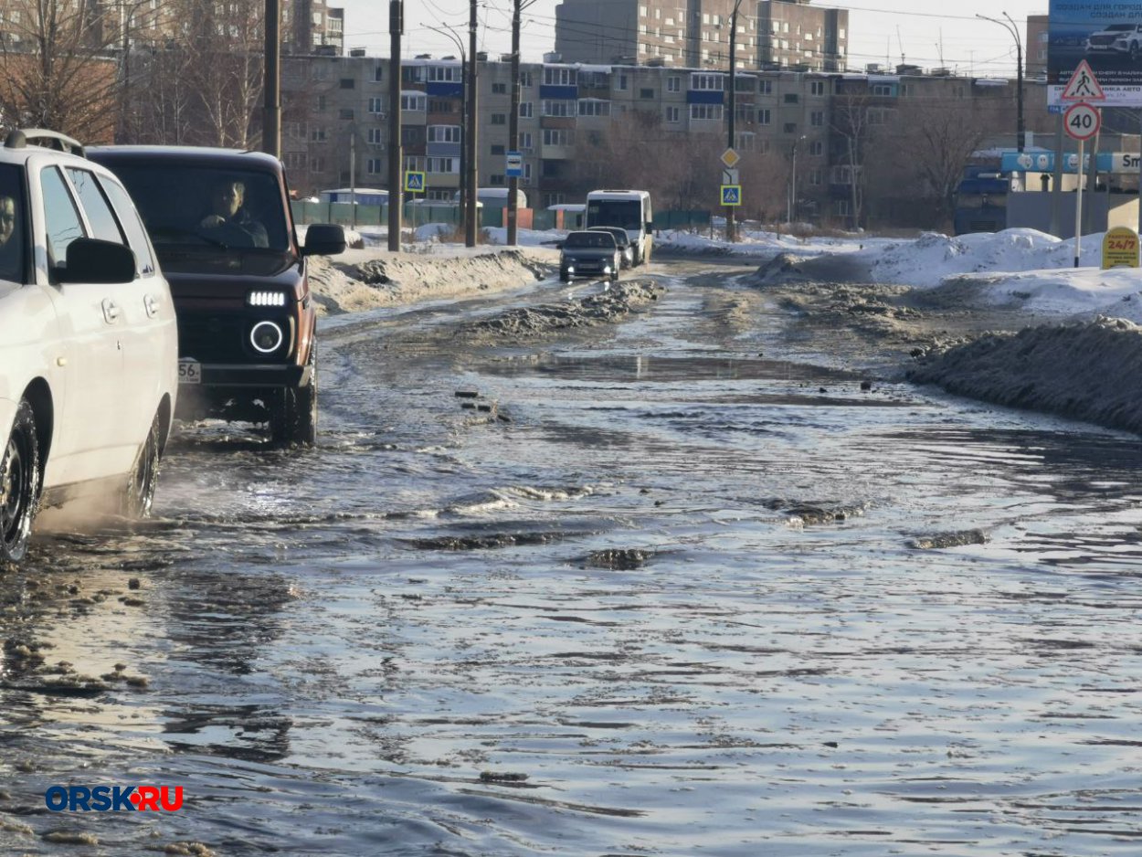 Для устранения прорыва коллектора на Добровольского в Орске едут  специалисты из «РВК — Оренбург» - Орск: Orsk.ru