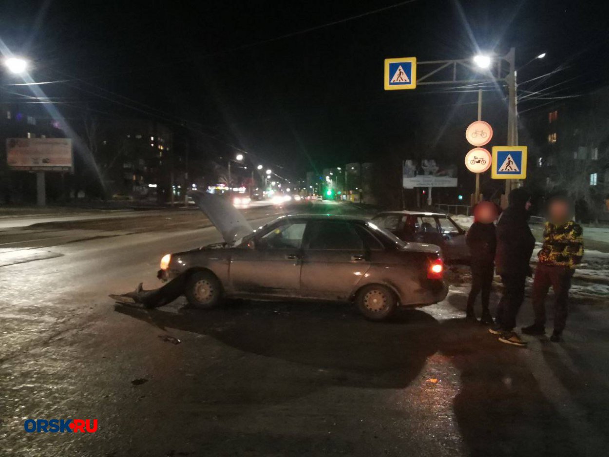 ДТП в центре Орска: столкнулись Lada и ЗАЗ - Орск: Orsk.ru