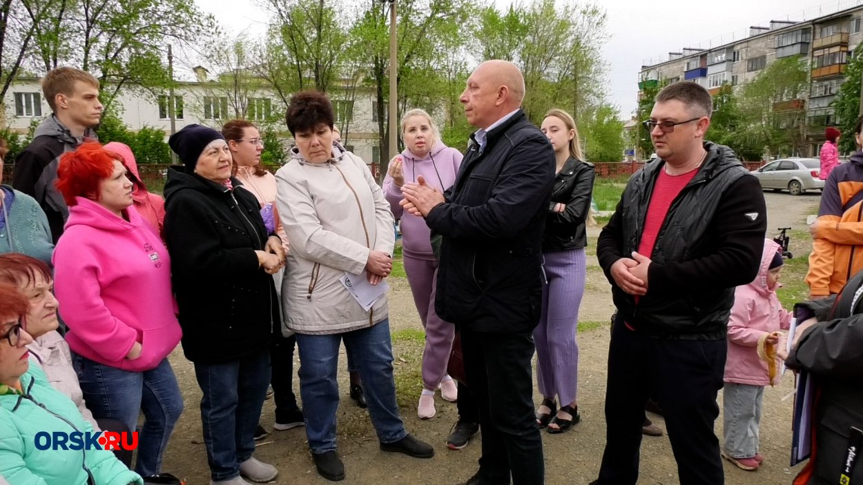 Будем на лошадях, на конях и на такси добираться до Гудрона!». Жители  Степного встретились с чиновниками, чтобы решить транспортную проблему -  Орск: Orsk.ru