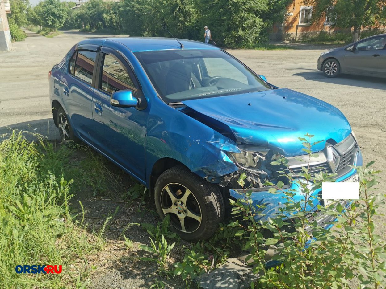 ДТП с пострадавшим в Орске: столкнулись Renault Logan и Chevrolet Niva -  Орск: Orsk.ru