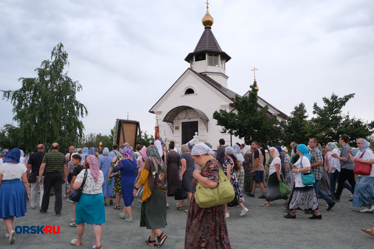 Более 6 километров с иконами: в Орске в честь великого праздника прошёл  Крестный ход - Орск: Orsk.ru