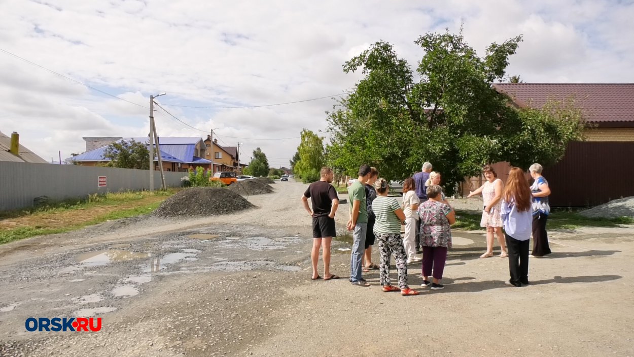 По Славянской улице в Орске три года течёт питьевая вода - Орск: Orsk.ru