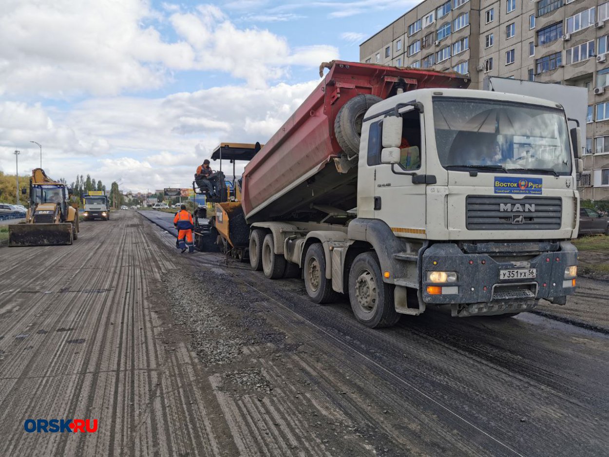 На проспекте Ленина в Орске начали ремонтировать дорожное полотно - Орск:  Orsk.ru