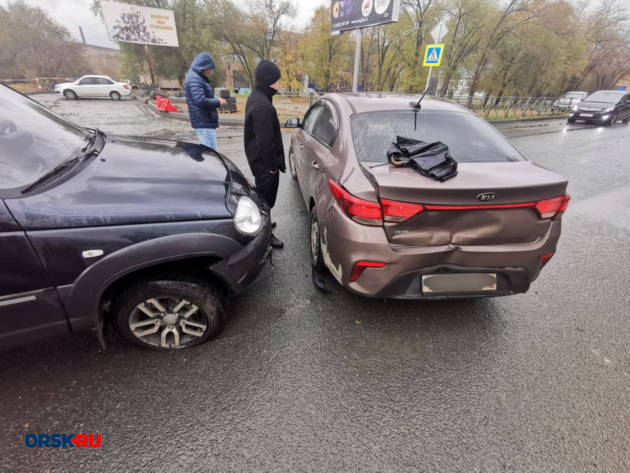 ДТП в Орске: на пересечении Московской и Станиславского столкнулись  Chevrolet Niva и Kia Rio - Орск: Orsk.ru