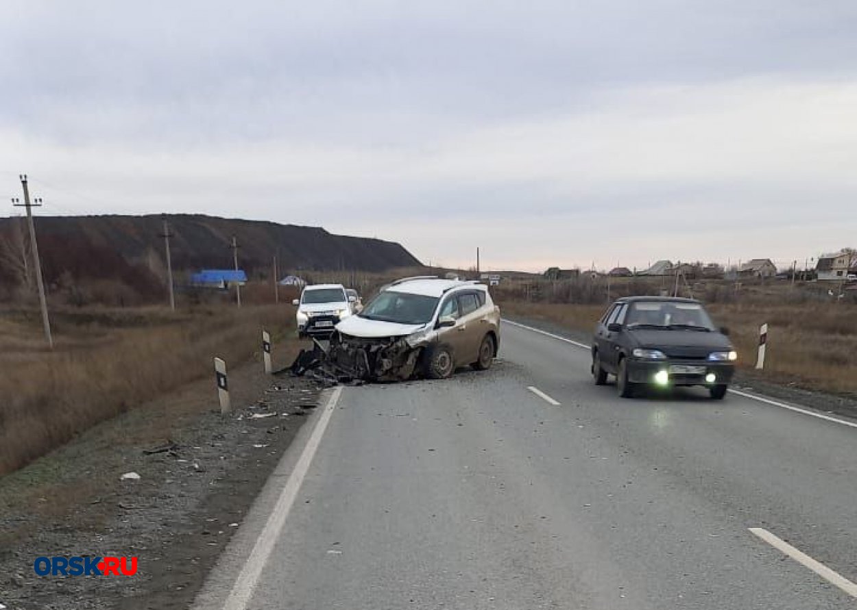 На трассе Орск — Гай произошло ДТП: столкнулись две иномарки - Орск: Orsk.ru