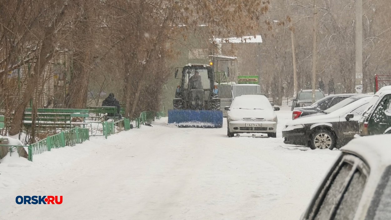 Сотрудники орской прокуратуры проверили, как во дворах города убирают снег  и наледь - Орск: Orsk.ru