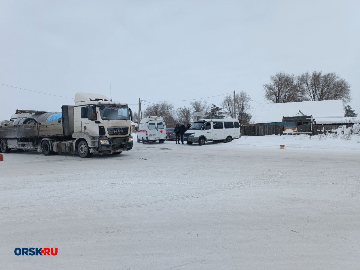 В Орске столкнулись пассажирская ГАЗель и большегруз MAN - Орск: Orsk.ru