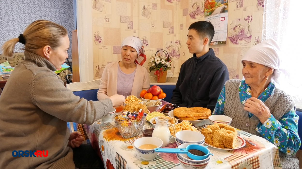 Орский блогер из глухой деревни собирает миллионные просмотры, борется с  заиканием и стесняется своей популярности - Орск: Orsk.ru