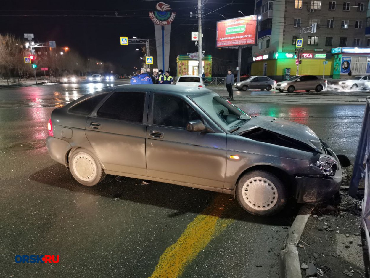 В Орске на перекрёстке столкнулись две «Лады» - Орск: Orsk.ru