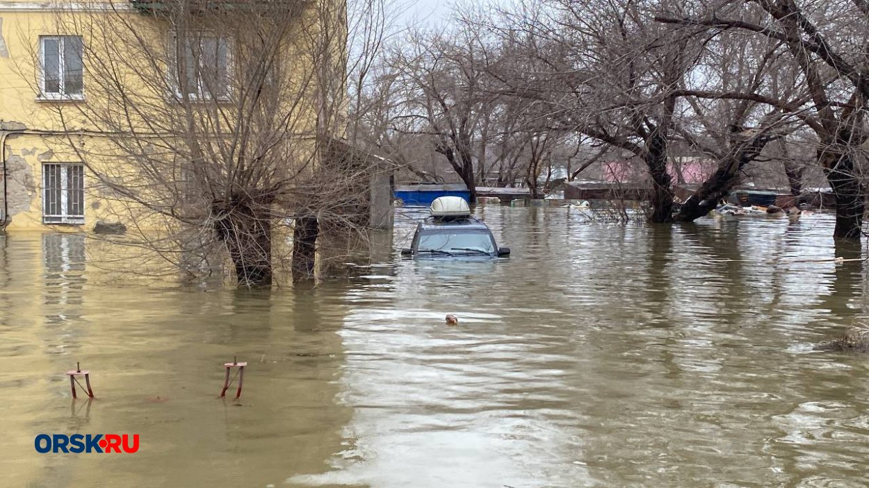 Улицы Строителей и Докучаева в Орске ушли под воду - Орск: Orsk.ru