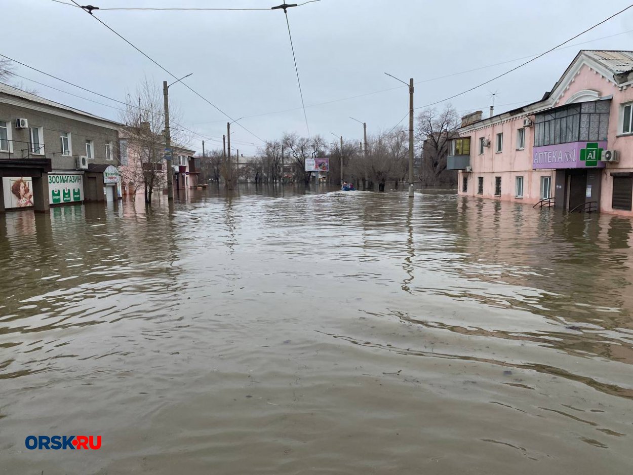 Улицы Строителей и Докучаева в Орске ушли под воду - Орск: Orsk.ru