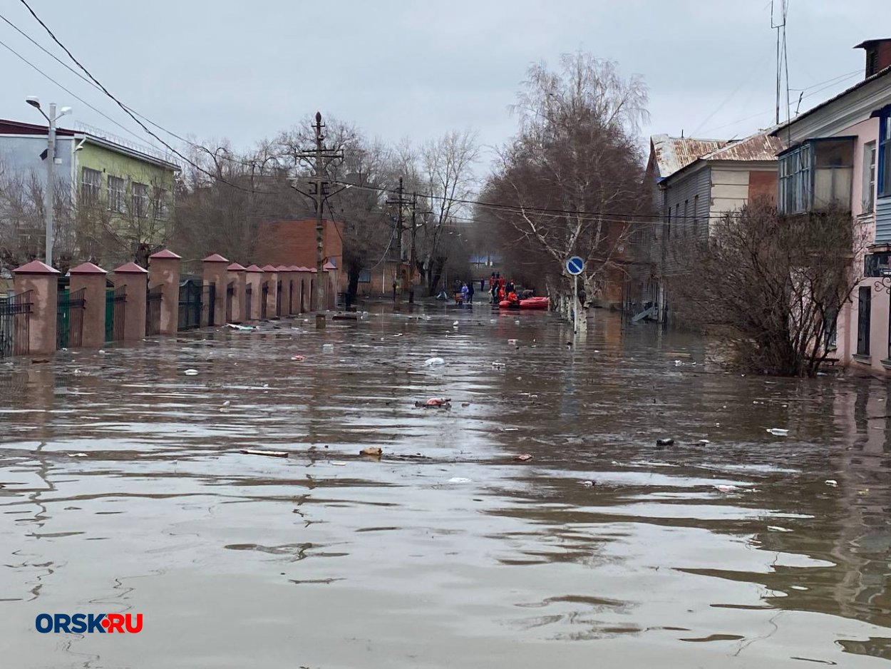 Улицы Строителей и Докучаева в Орске ушли под воду - Орск: Orsk.ru