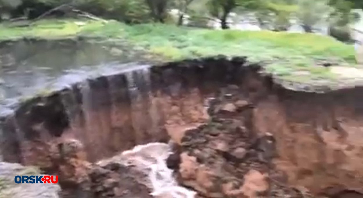 Напольный водопад 