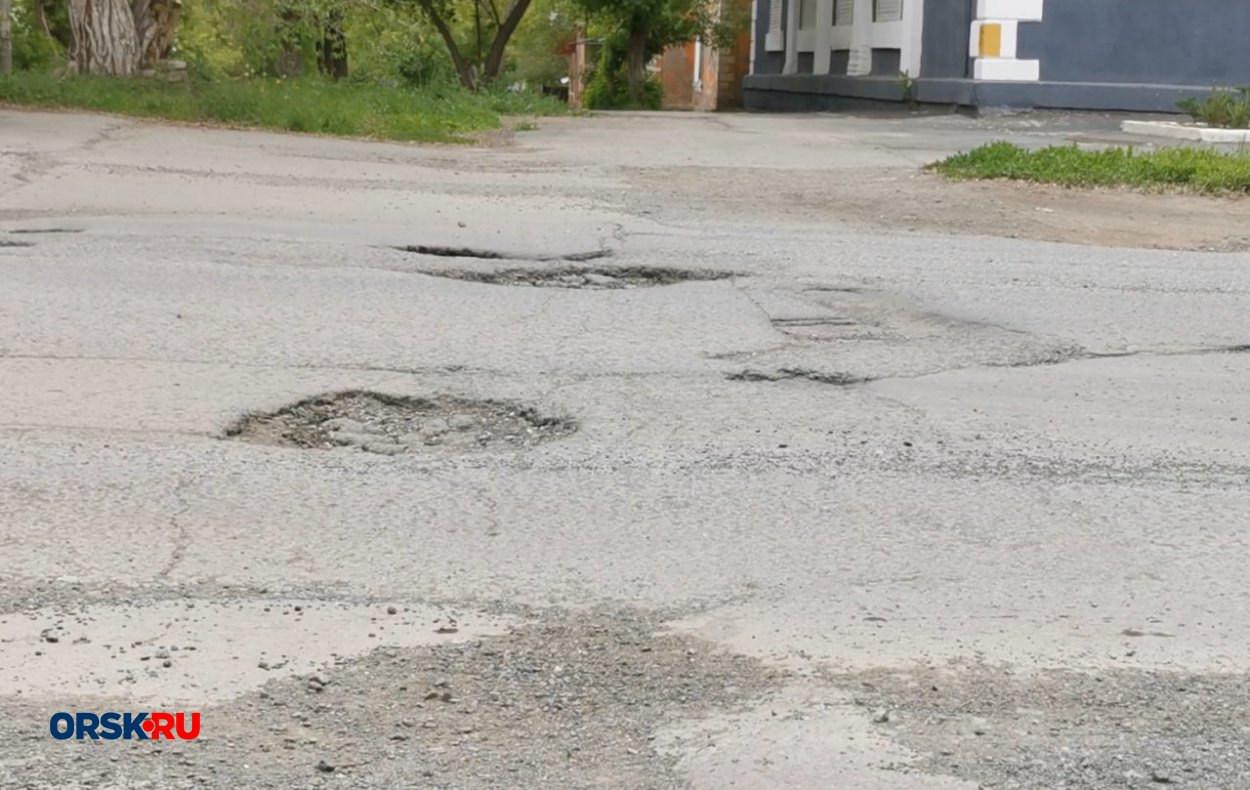 В Орске нашли подрядчика, который проведет ямочный ремонт дорог - Орск:  Orsk.ru