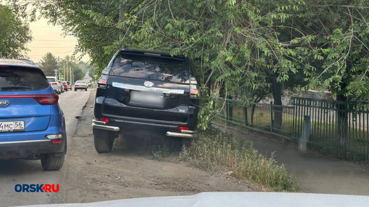 На пересечении Новосибирской и Новотроицкого шоссе столкнулись LADA и Toyota  - Орск: Orsk.ru