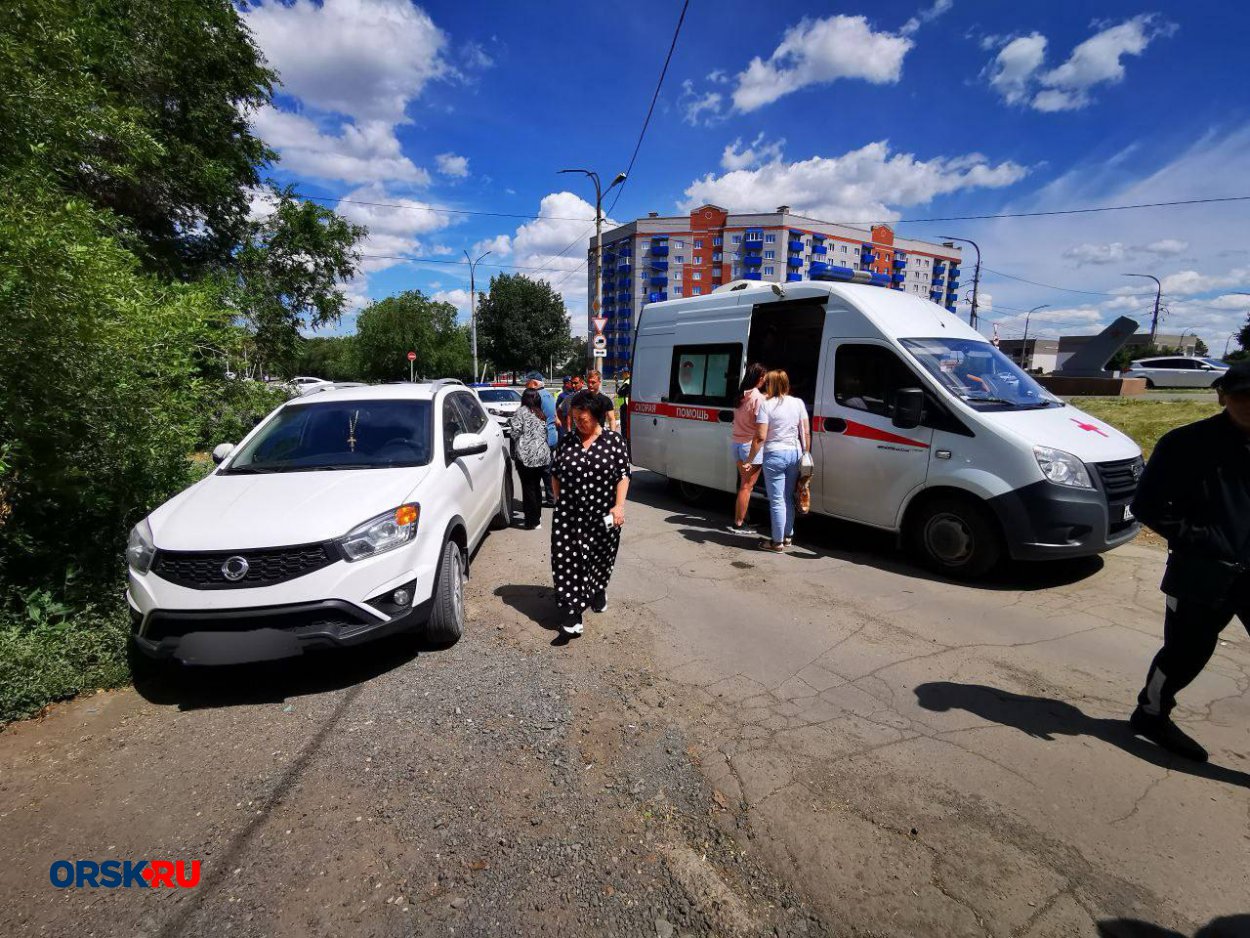 Двое детей на электросамокате попали под колеса авто в Орске на пр.Ленина -  Орск: Orsk.ru