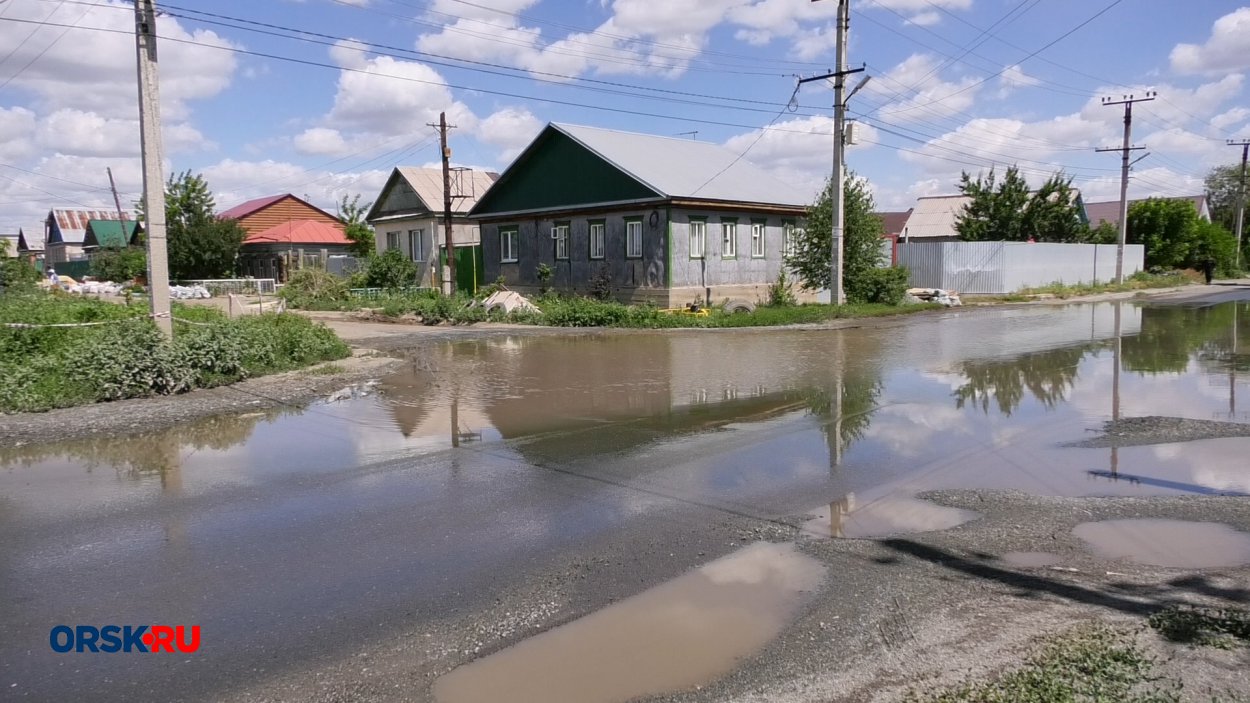 Огромную лужу, из-за которой у жителей Старого города сдают нервы,  ликвидируют - Орск: Orsk.ru