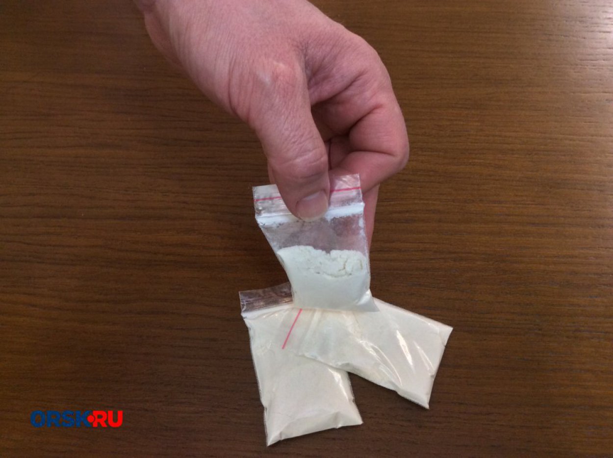 Двое мужчин прятали героин в укромных местах Орска