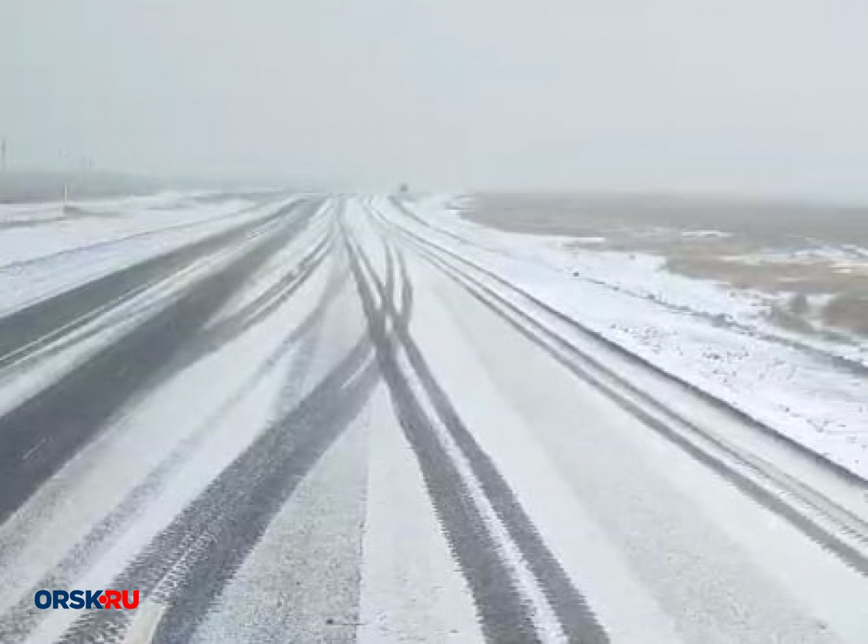 Снег на трассе Орск — Ясный. Фото: пользователь сообщества «Наркор Орск»