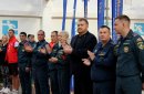 Школьники и студенты соревновались в скорости и слаженности действий при чрезвычайных ситуациях. Фото: ORSK.RU