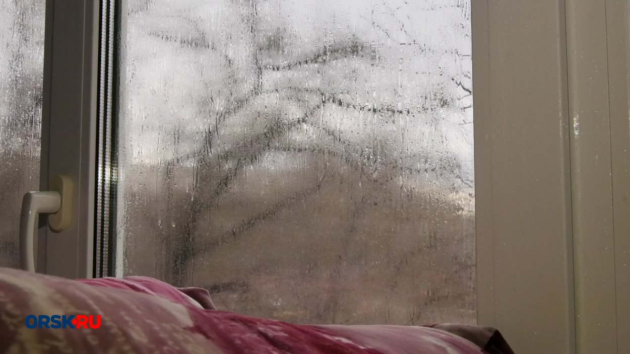 Дом №46а в Орске до сих пор без отопления, одну комнату и вовсе затопило кипятком. Фото: ORSK,RU Дом №46а в Орске до сих пор без отопления, одну комнату и вовсе затопило кипятком. Фото: ORSK,RU