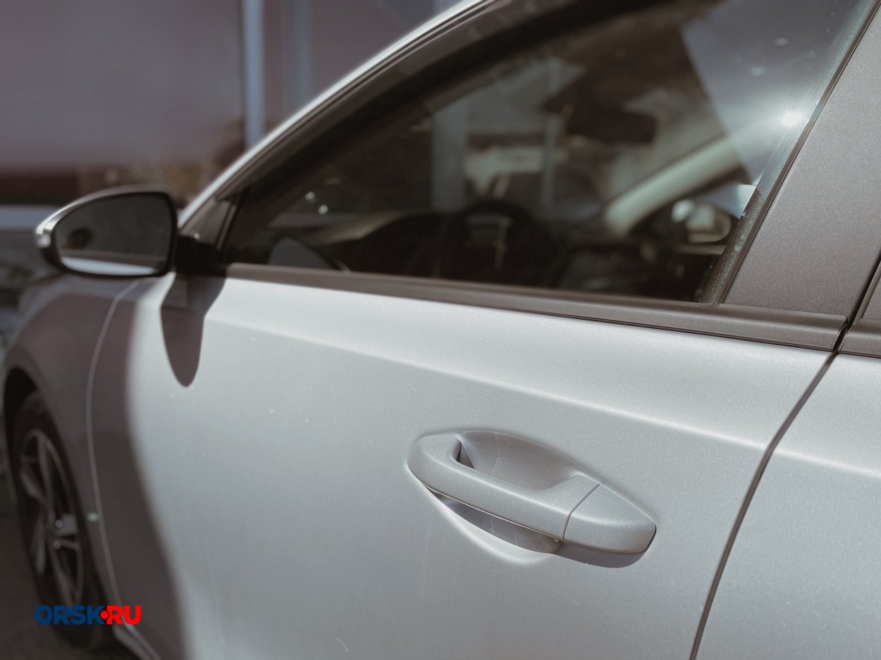 Снег с крыши повредил машину: орчанин требует компенсацию от управляющей компании