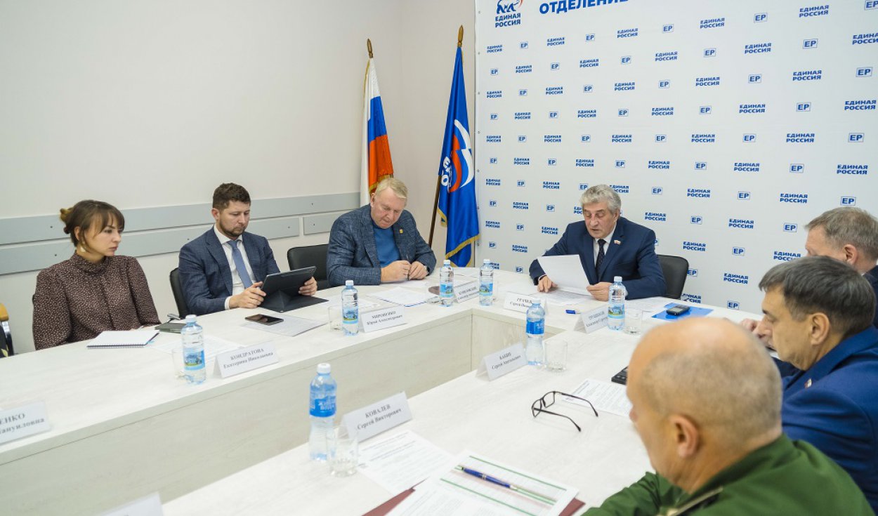 Депутаты взяли шефство над семьями погибших участников СВО Депутаты взяли шефство над семьями погибших участников СВО