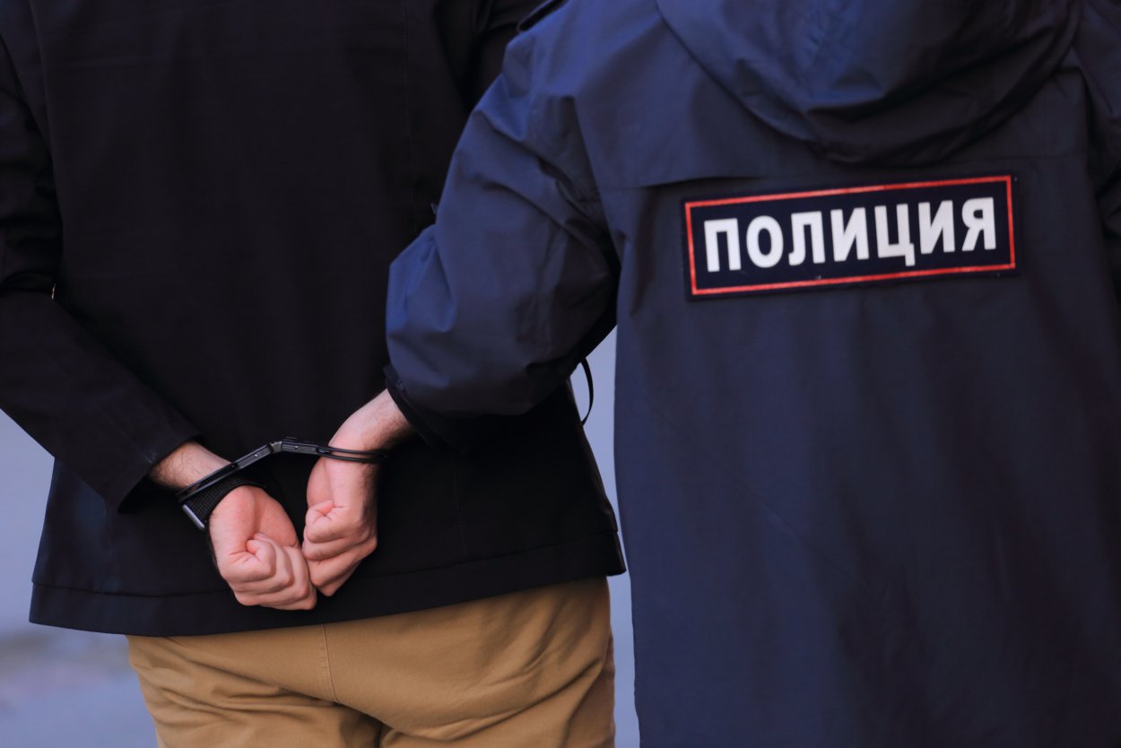 Орский суд отправил под стражу 19-летнего закладчика, приехавшего в РФ за два дня до задержания Орский суд отправил под стражу 19-летнего закладчика, приехавшего в РФ за два дня до задержания
