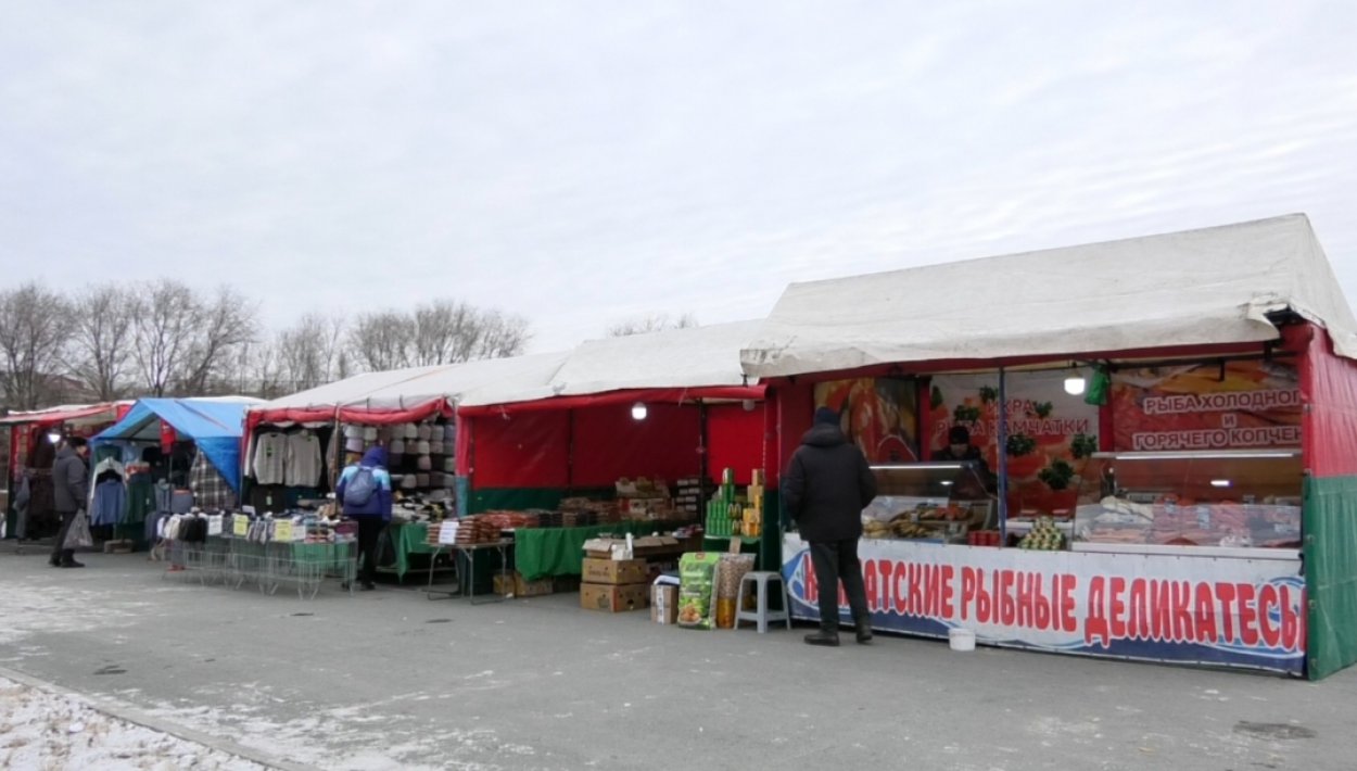 Ярмарка в Новотроицке: мясные и рыбные деликатесы, специи, одежда и многое другое (12+)