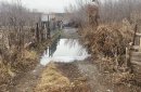 Сточные воды, затопившие дачные участки в районе поселка Рабочий. Фото: ORSK.RU