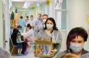 «Единая Россия» подарила маленьким пациентам подарки из «Коробки храбрости»