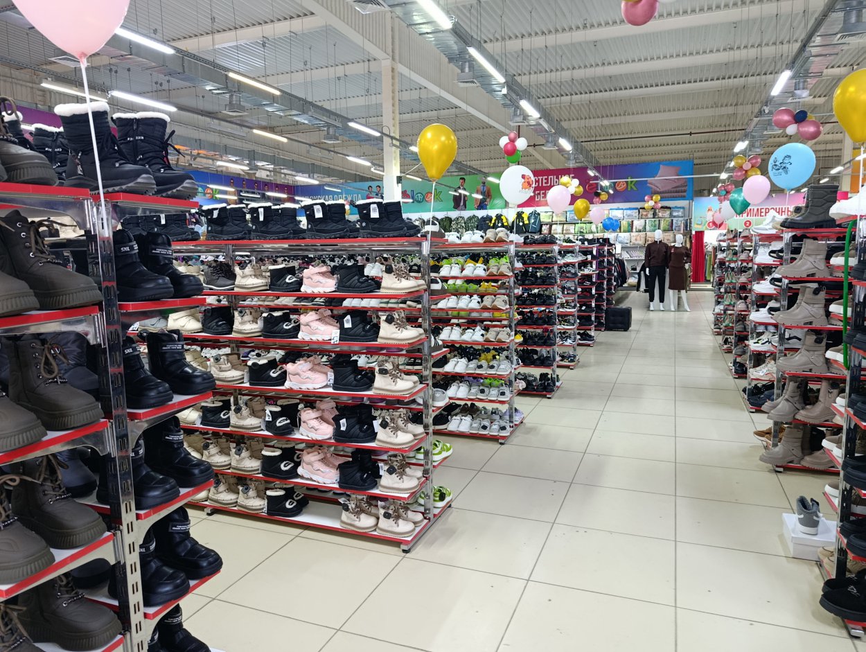 Магазин «ёlook» в Орске режет цены пополам: акция на всю одежду и обувь!