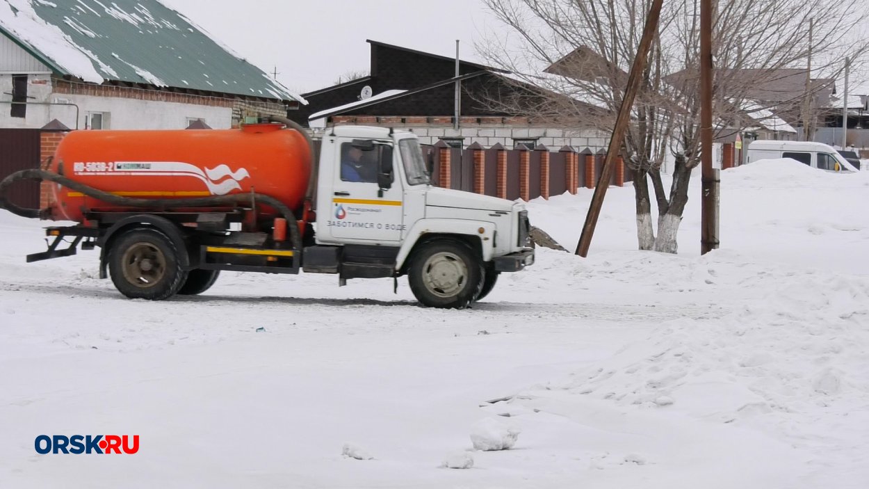 РВК-Орск уезжает из совхоза Строитель. Фото: ORSK.RU 