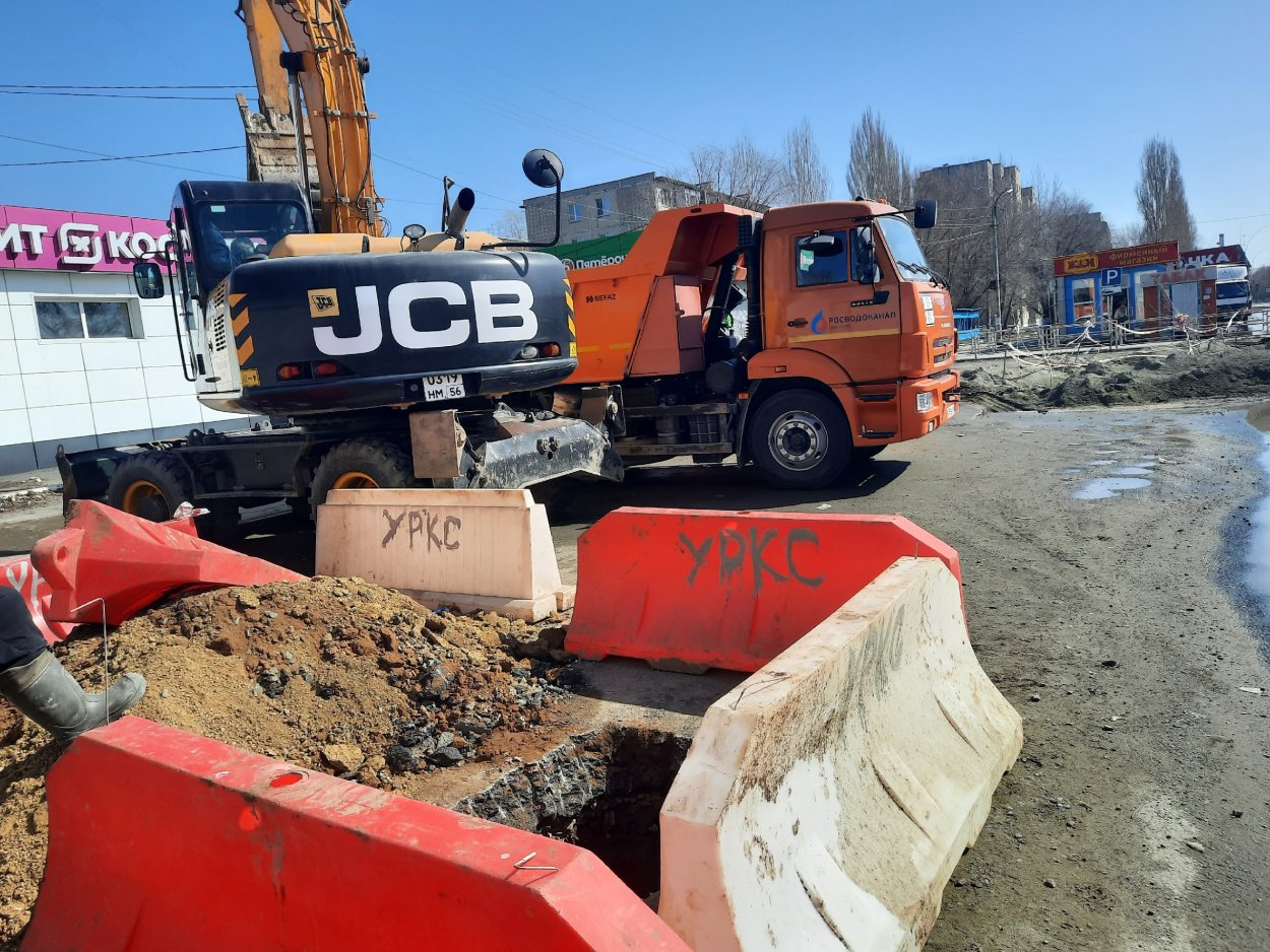 В Орске приступили к реконструкции участка водопровода в 6 микрорайоне