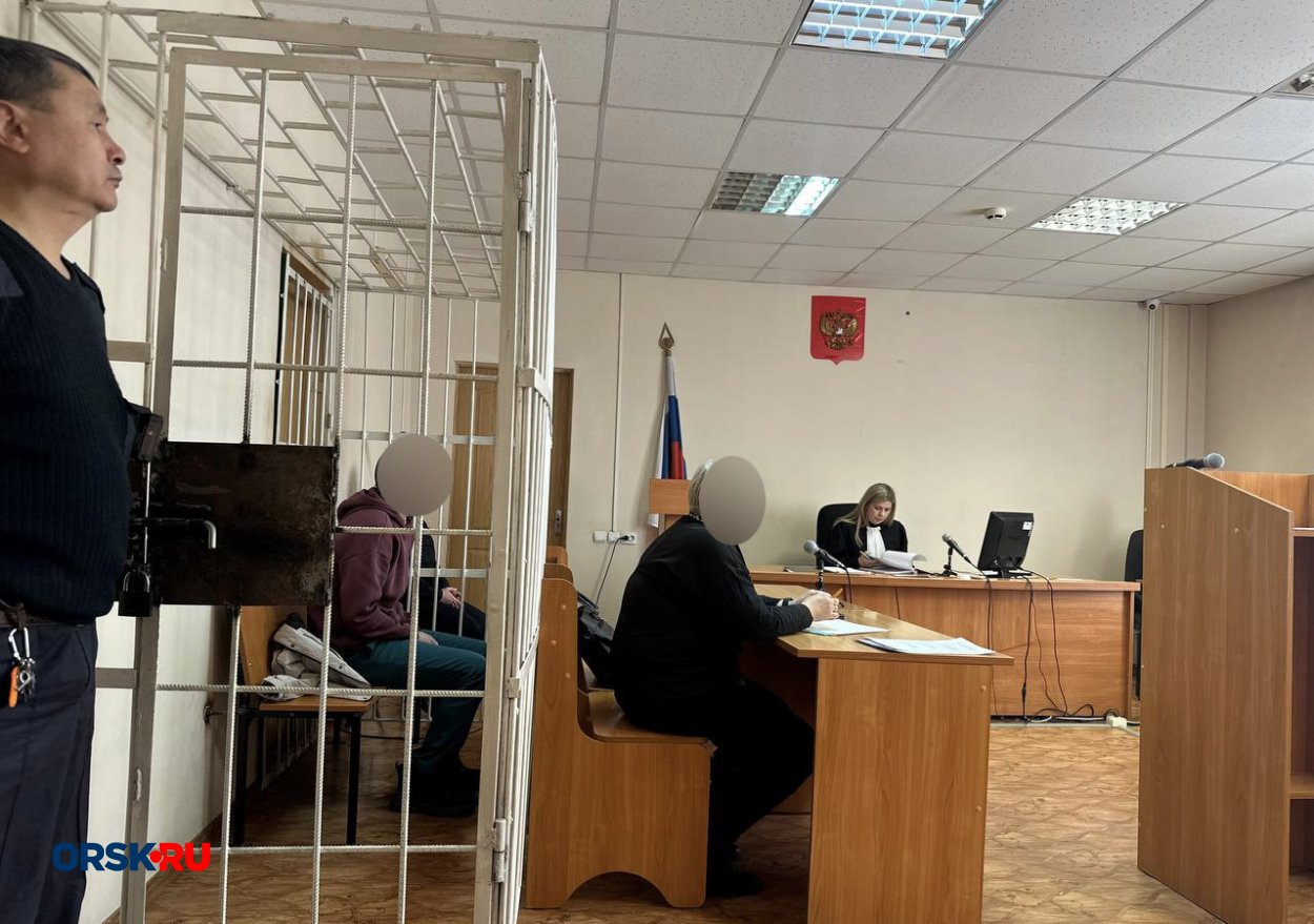 Фото: сотрудник почты в зале суда во время избрания меры пресечения, ORSK.RU