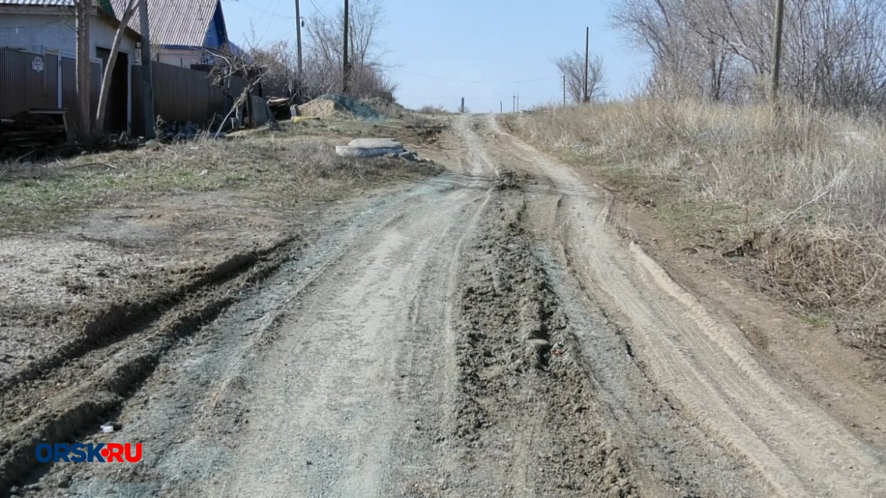 По поручению главы СК Бастрыкина в Орске начали проверку из-за разрушенной дороги на улице Бессарабской