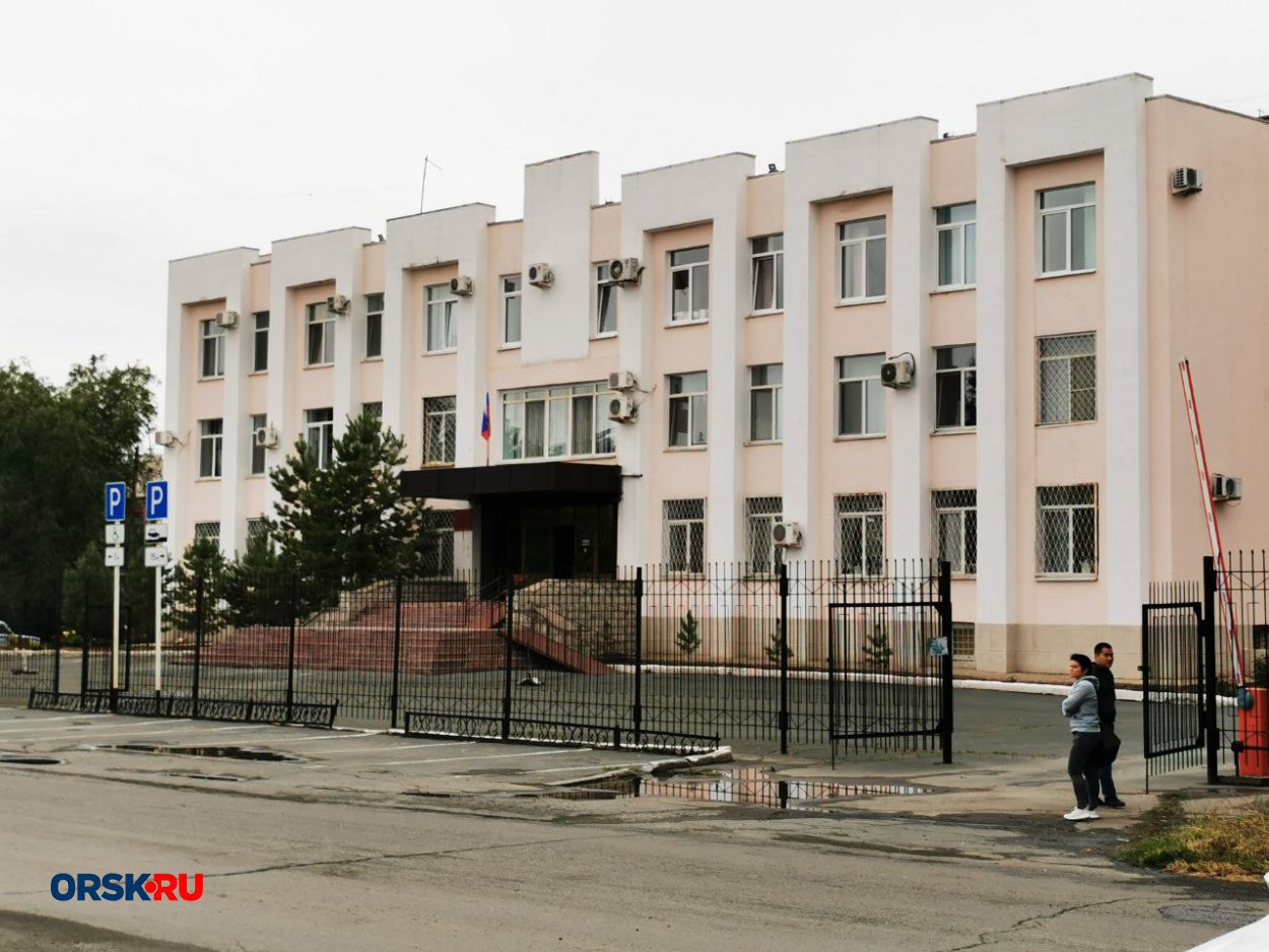 В Орске экс-супруги через суд делят комнату, MacBook и диджейскую установку