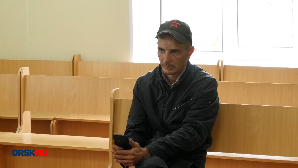 «Хотите гильотиной голову отрубить — отрубайте»: Орский активист, который устроил скандал на горсовете, предстал перед судом
