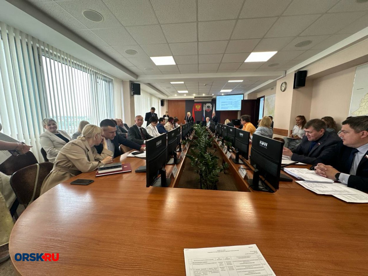 В Орске началось заседание городского совета депутатов