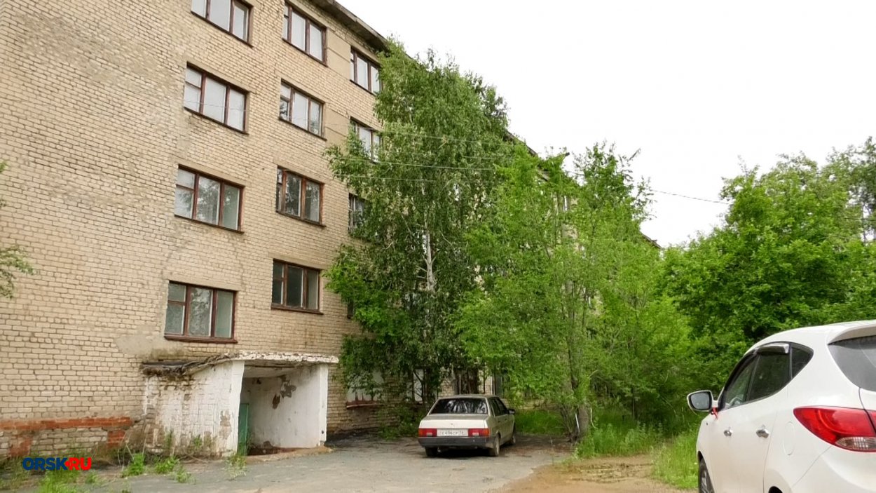 Минобр прокомментировал ситуацию с орским общежитием, где рухнула часть стены