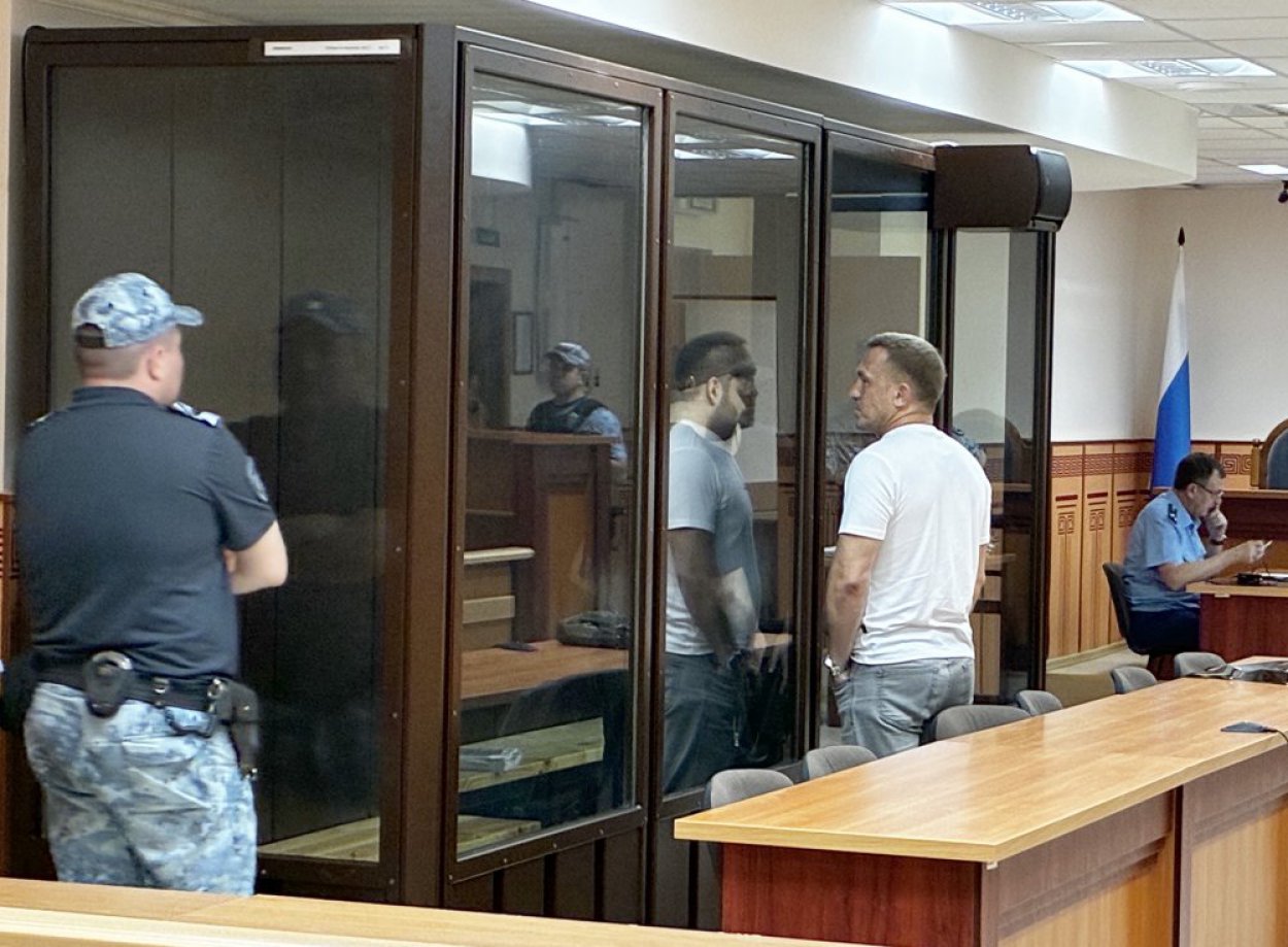 Братьям Макаровым суд назначил адвокатов. Те, кого наняли они сами, не явились в суд