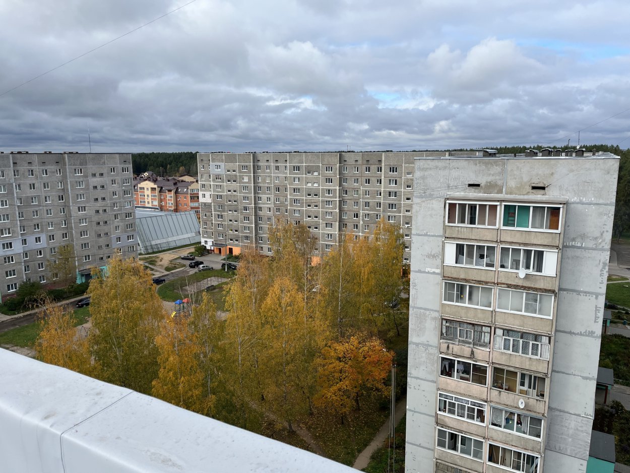 Протекающая кровля — вечная боль многоэтажек. Что помогло тем, кто перестал жить от дождя до дождя Протекающая кровля — вечная боль многоэтажек. Что помогло тем, кто перестал жить от дождя до дождя