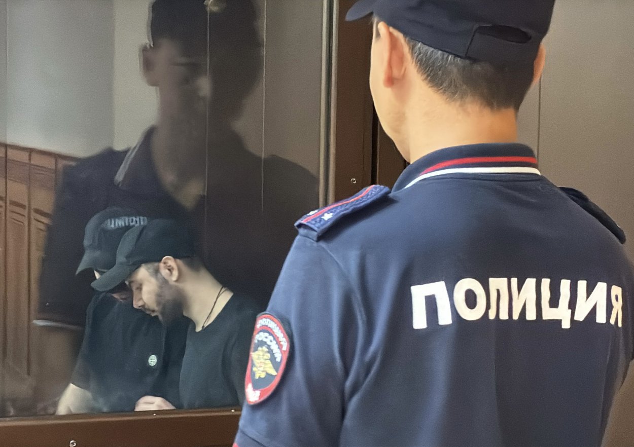 «Из толпы выделился парень и упал. Все разбежались». В суде выступил свидетель по делу Макаровых