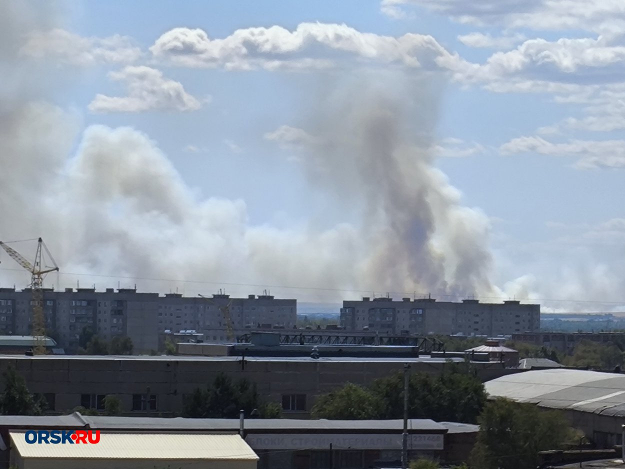 Пожар в районе челябинской объездной и в стороне Джанаталапа: дым виден из разных районов города Пожар в районе челябинской объездной и в стороне Джанаталапа: дым виден из разных районов города