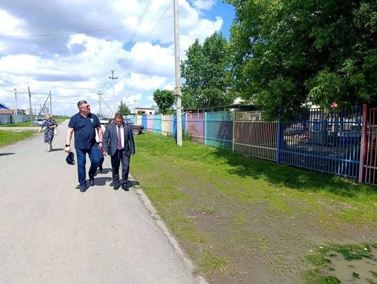 В селе Кваркено обновят сразу три детских площадки В селе Кваркено обновят сразу три детских площадки